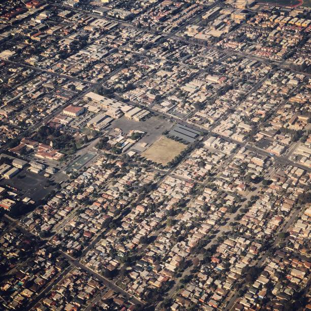istock Aerial view on Los Angeles suburbs from a landing plane 898447236