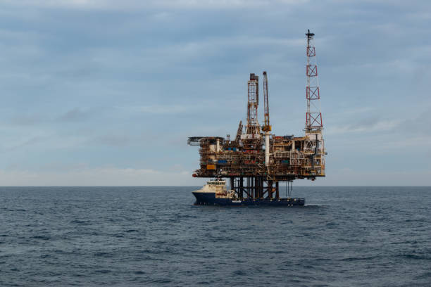 istock Offshore oil and gas industry 898451816