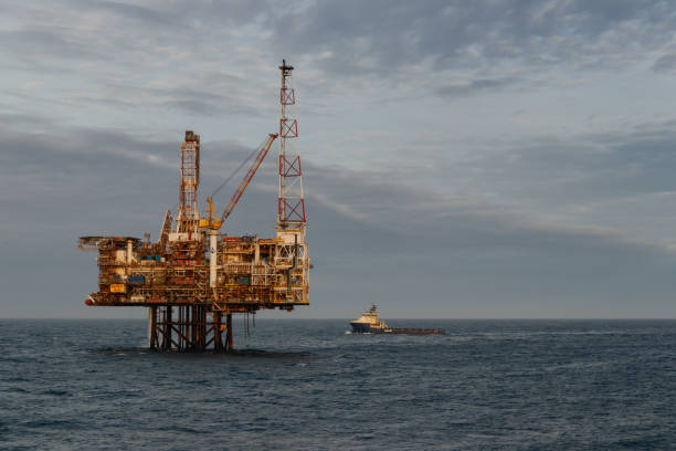 istock Offshore oil and gas industry 898451818
