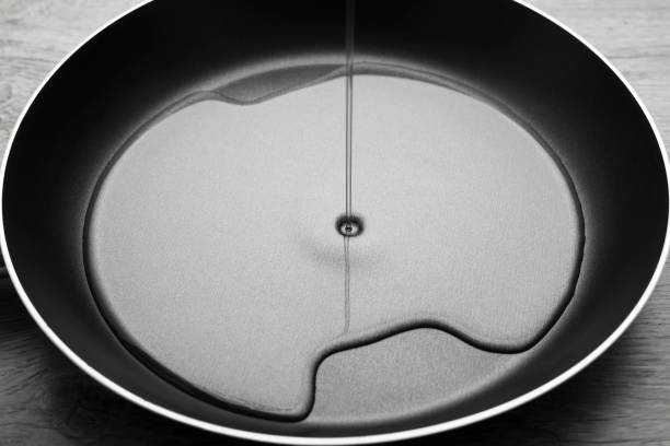 istock Pouring cooking oil into frying pan 898459480