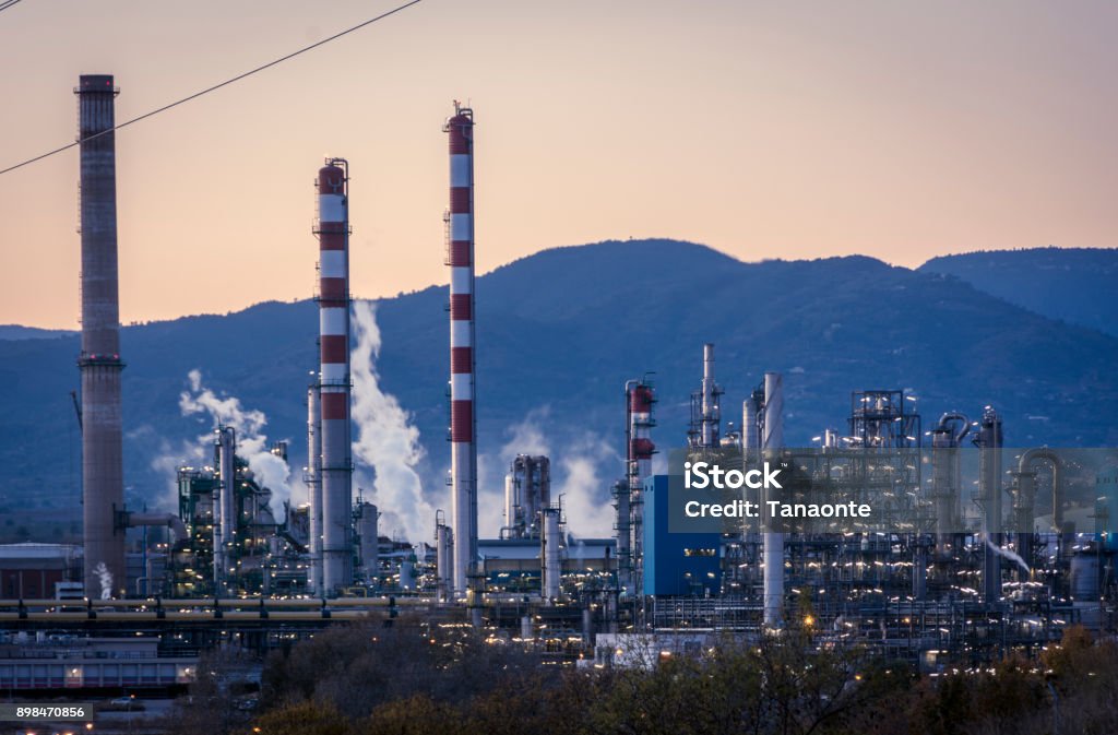 Fabrik Rauch stack-Ölraffinerie-Petrochemische Fabrik - Lizenzfrei Bauwerk Stock-Foto