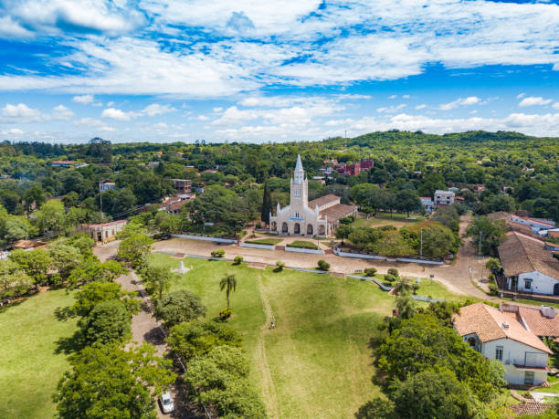 カトリック教会「教会聖母カンデラリア」パラグアイの aregua の空撮 - パラグアイ ストックフォトと画像
