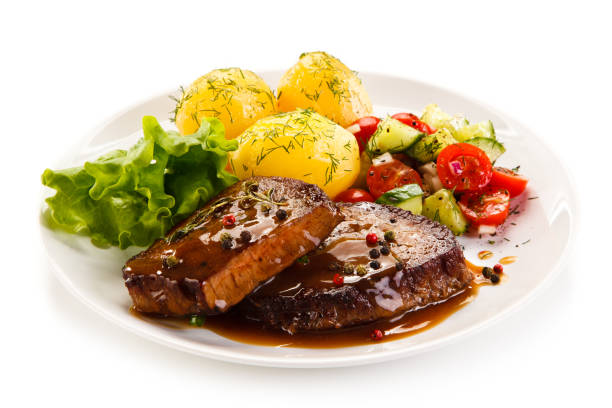 야채와 삶은 potataoes 구이 스테이크 - fillet meat portion fillet steak 뉴스 사진 이미지