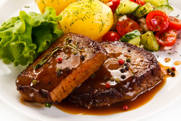 istock Grilled steak with boiled potataoes and vegetables 898479928