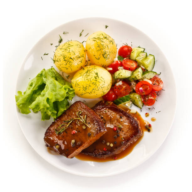 istock Grilled steak with boiled potataoes and vegetables 898479944