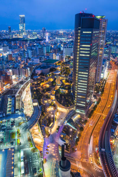 밤 일본에서 오사카 난바 파크 아베노 harukas 빛나는 도시 - vibrant color outdoors vertical horizontal 뉴스 사진 이미지
