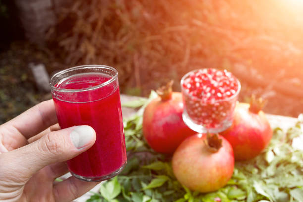 pomegranate juice and pomegranate pomegranate juice and pomegranate seeds the plantation course at kapalua stock pictures, royalty-free photos & images