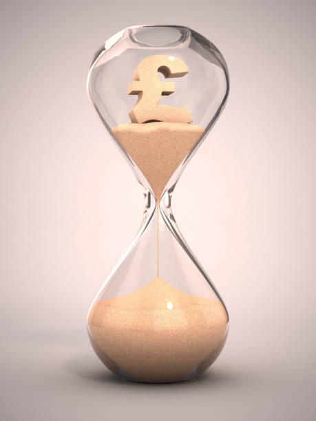 istock Spending money 3d concept - hourglass with pound sign 898560124