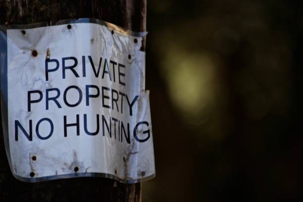istock Private Property No Hunting Sign 898563044
