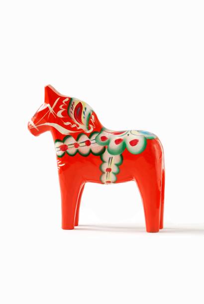 istock Swedish dalahorse figurine on a white background 898570088