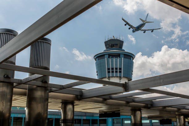 лагардия аэропорт тауэр нью-йорк - new york city government стоковые фото и изображения