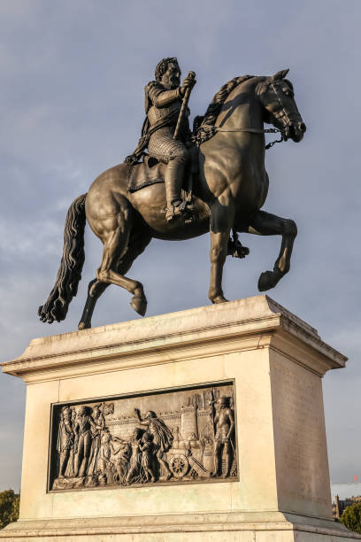 istock Statue of Henrici Magni in Paris 898601468