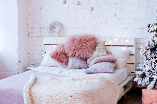 bed made from pallets bed made from pallets with fluffy pink pillows pink bed stock pictures, royalty-free photos & images