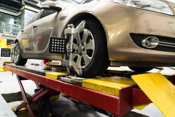 자동차 휠 얼라인 먼 트 - exhaust pipe oil change auto repair shop car 뉴스 사진 이미지