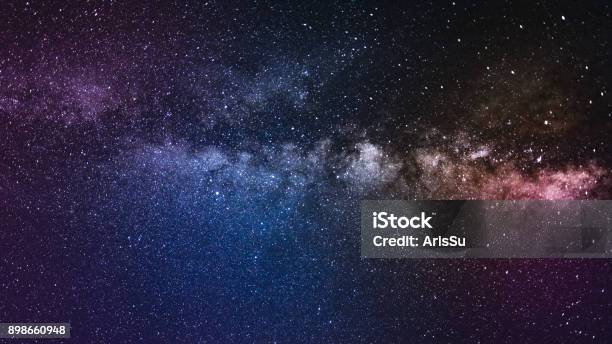 Fondos Fotos Foto de stock y más banco de imágenes de Espacio exterior - Espacio exterior, Estrella, Galaxia