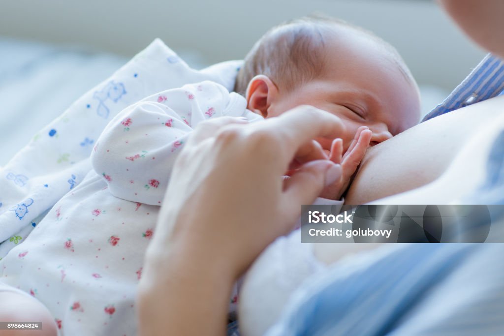 Vorteile des Stillens für Neugeborene - Lizenzfrei Stillen Stock-Foto