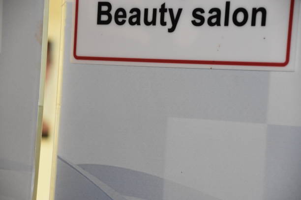 istock Sign in a beauty salon 898671212