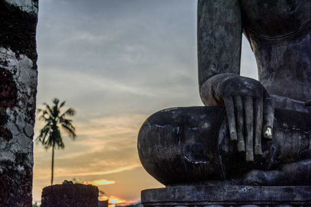 istock Big hand buddha statue in Sukhothai historical park 898672142