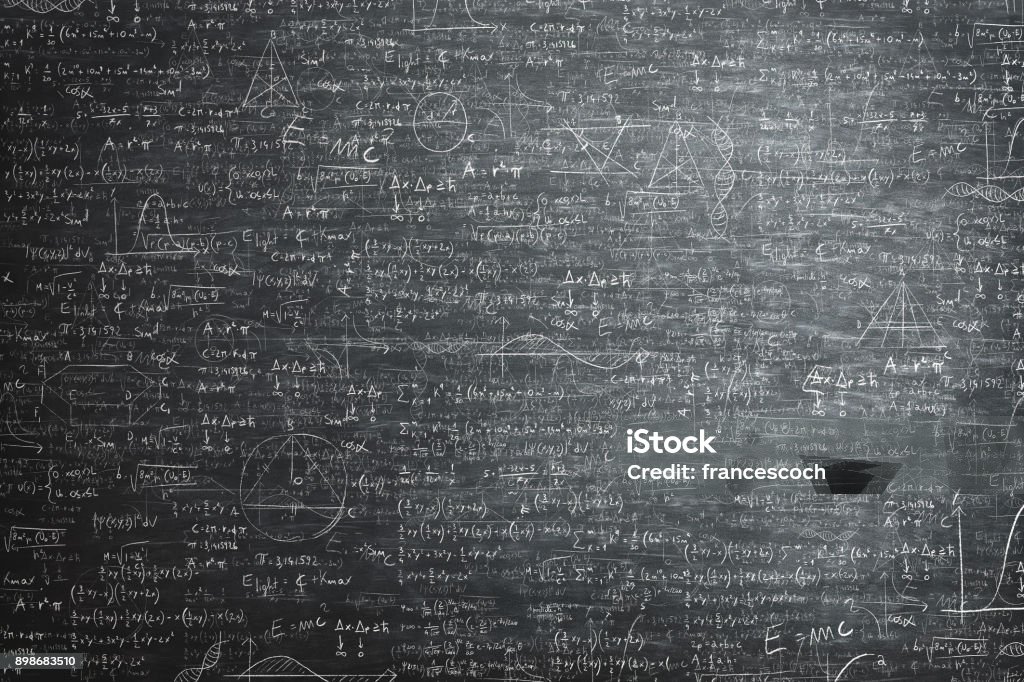 Tableau de grunge sale plein de formule et de problèmes mathématiques - Photo de Tableau libre de droits