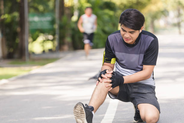 istock Asian young sport man knee injury 898683766
