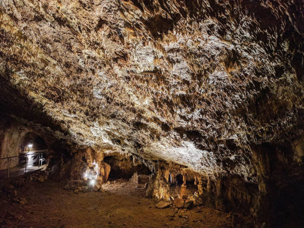 istock Speleothem formations in the Baradla Cave, Hungary 898702544