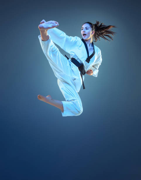 블랙 벨트 가라테 소녀 - karate belt martial arts judo 뉴스 사진 이미지