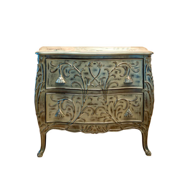 un mobilier traditionnel en bois seul sur blanc - antique furniture old old fashioned photos et images de collection