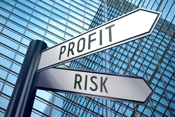 istock Signpost illustration, two arrows - profit and risk 898718936