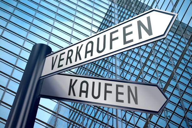 istock Signpost illustration, two arrows - buy, sell in German 898720308