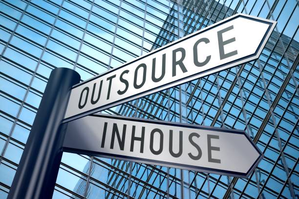 Signpost illustration, two arrows - inhouse, outsource Crossroads sign with two arrows, office building - inhouse, outsource
outsource inhouse stock pictures, royalty-free photos & images