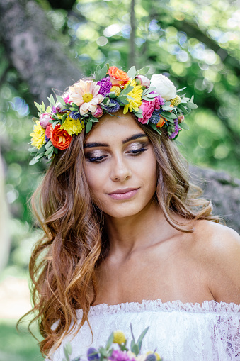 Wedding Hair Style Bride With Flower Wreath Bridal Event Stock Photo -  Download Image Now - iStock