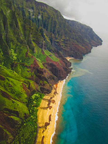 istock Na Pali Coast Aerial 898767902