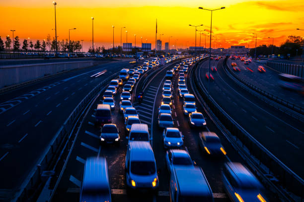 istock Istanbul Cars night 898769124