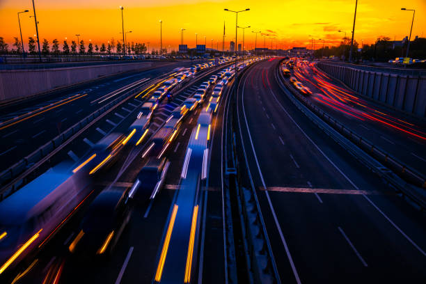istock Istanbul Cars night 898769232