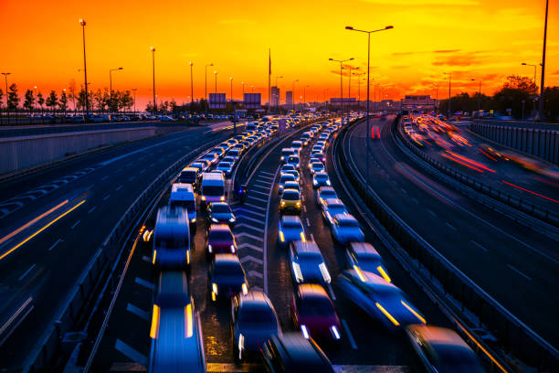istock Istanbul Cars night 898769292