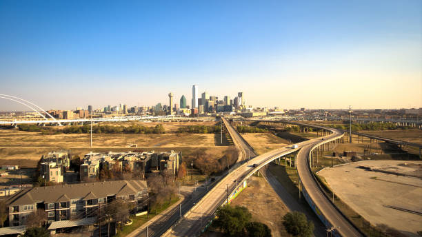 istock Road to Dallas, TX 898776892