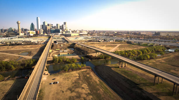 istock Road to Dallas, TX 898777114