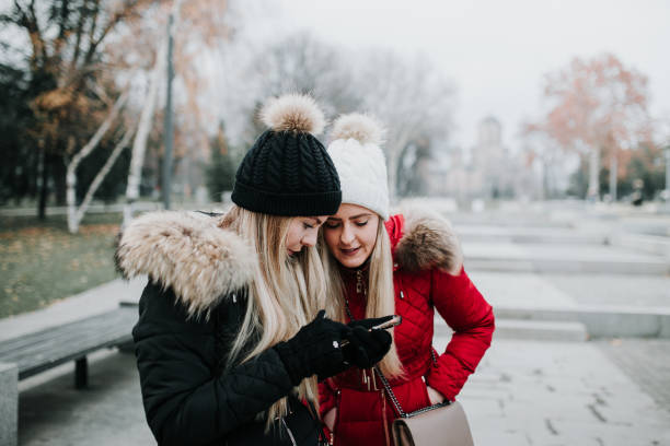 istock The twins look at the phone 898781424