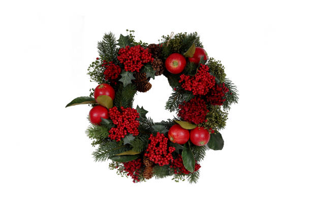 istock Christmas Wreath on White Background 898789322