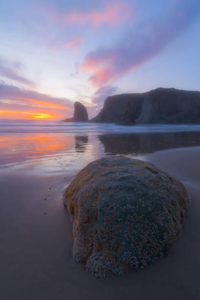 istock Bandon, Oregon Pastel Sunset 898806922