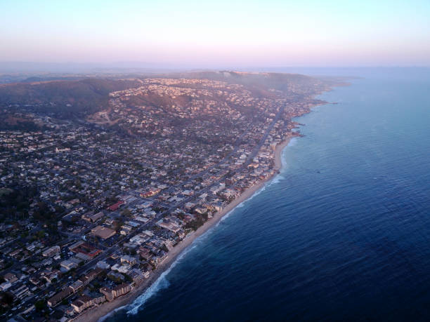 istock Sunset on a California Coastline in Orange County 898820804