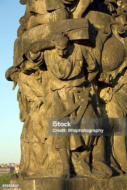 Estatua Del Puente Charles En Praga República Checa Foto de stock y más banco de imágenes de Adulto