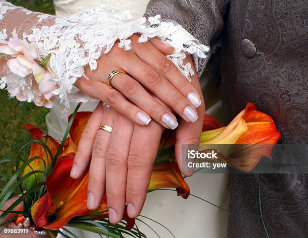 Matrimonio Le Mani - Fotografie stock e altre immagini di Adulto - Adulto, Amore, Bouquet
