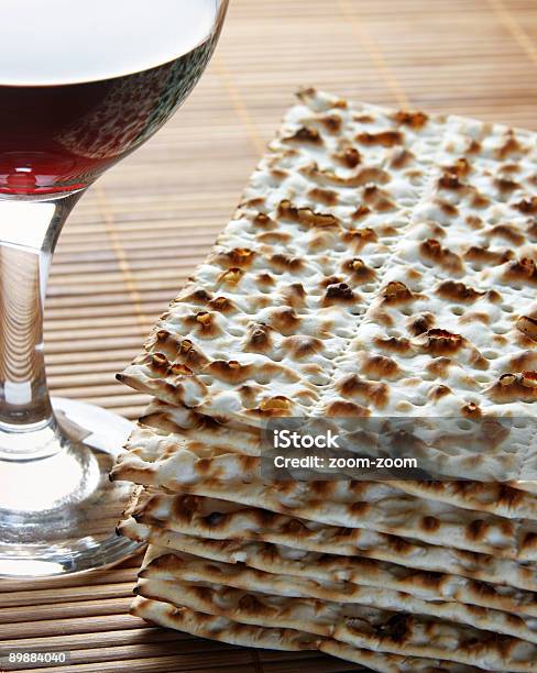 Vino E Matzoh - Fotografie stock e altre immagini di Seder di Pesach - Seder di Pesach, Alchol, Bibita