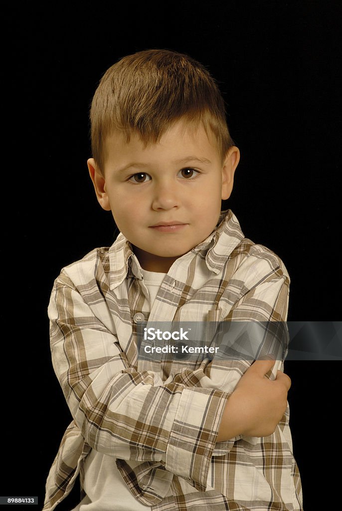 Chłopiec portret na czarny - Zbiór zdjęć royalty-free (4 - 5 lat)
