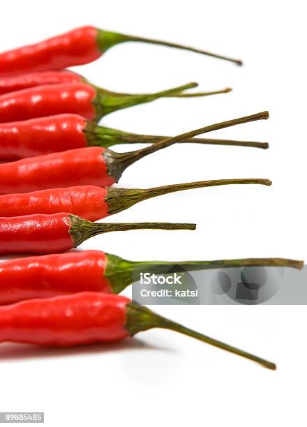 Chile Rojo Pimientos Foto de stock y más banco de imágenes de Agricultura - Agricultura, Alimento, Blanco - Color