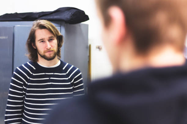 istock Over the shoulder view of a man having a difficult conversation 898865090