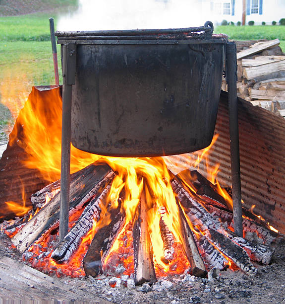istock Kettle of apple butter 89888824