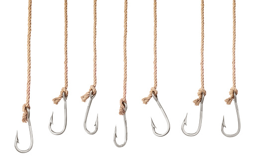 Conjunto de ganchos de la pesca en las cuerdas aisladas sobre fondo blanco photo