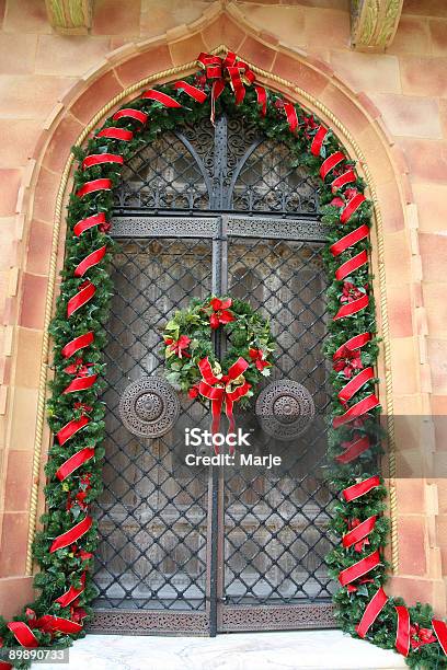 Entrada De Navidad Foto de stock y más banco de imágenes de Cinta - Cinta, Color - Tipo de imagen, Corona - Arreglo floral